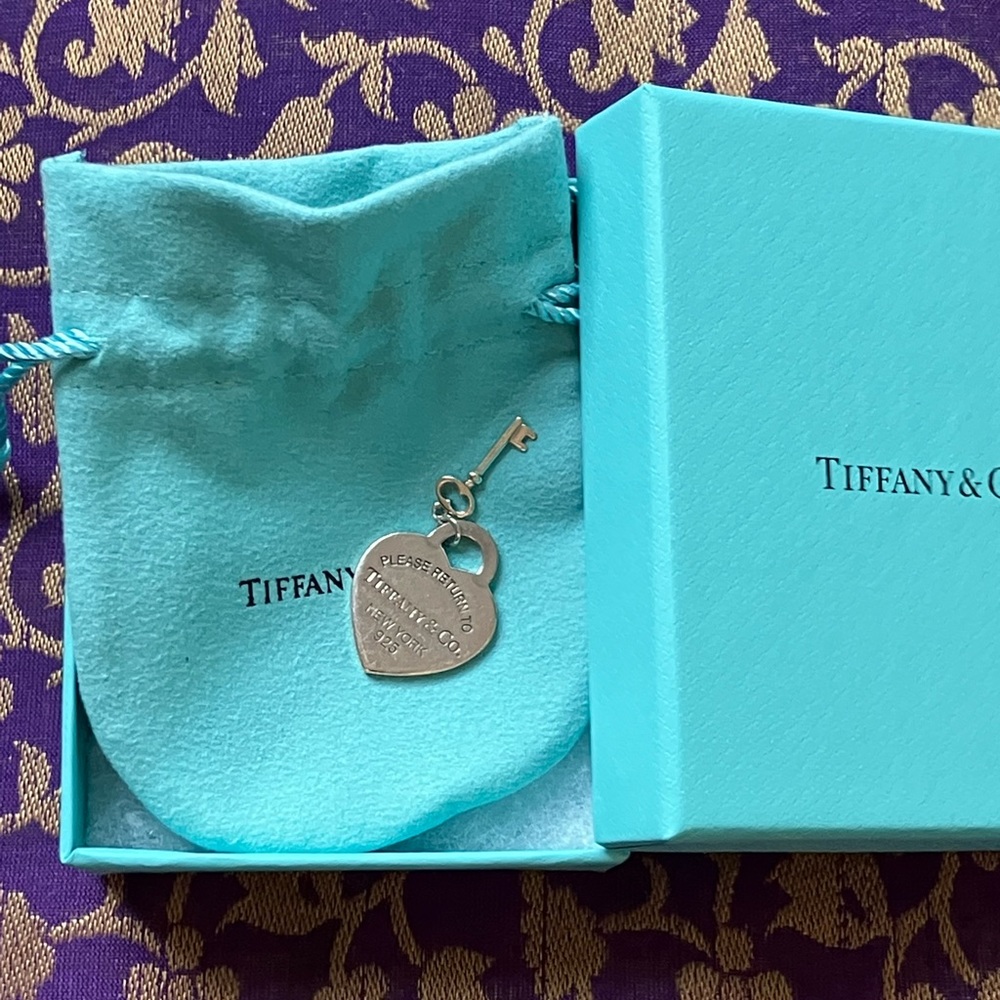 Authentic Tiffany & Co. RTT Heart & Key Retired pendant. Sterling Silver.